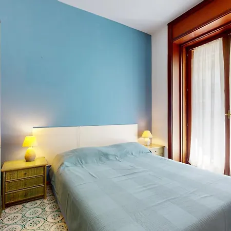 Esplanade Apartment *
